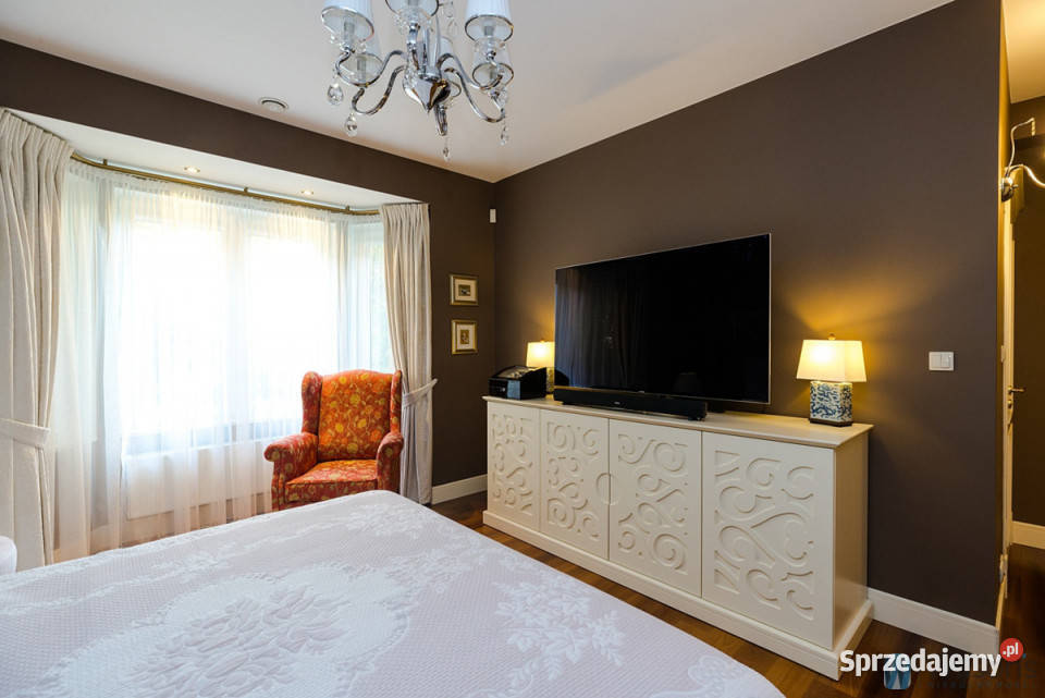 Dom wolnostojący Łomianki 260m2 dachówka