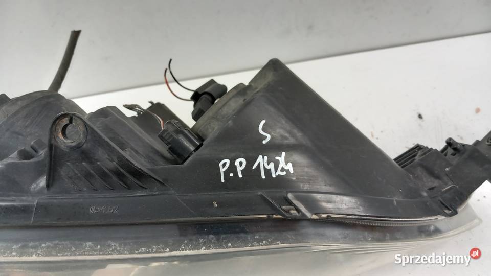 MAZDA 3 BK LIFT HB LAMPA PRZÓD PRAWA SOCZEWKA osobowe