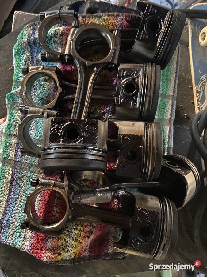Silnik blok głowice gaźnik pokrywy tłoki części Silniki i osprzęt Kozłów sprzedam
