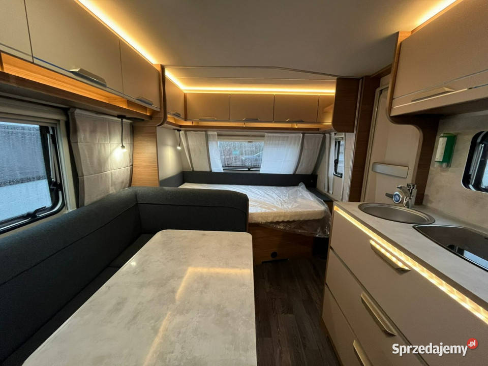 przyczepy kempingowe Knaus Sport 580 QS ręki Gaj