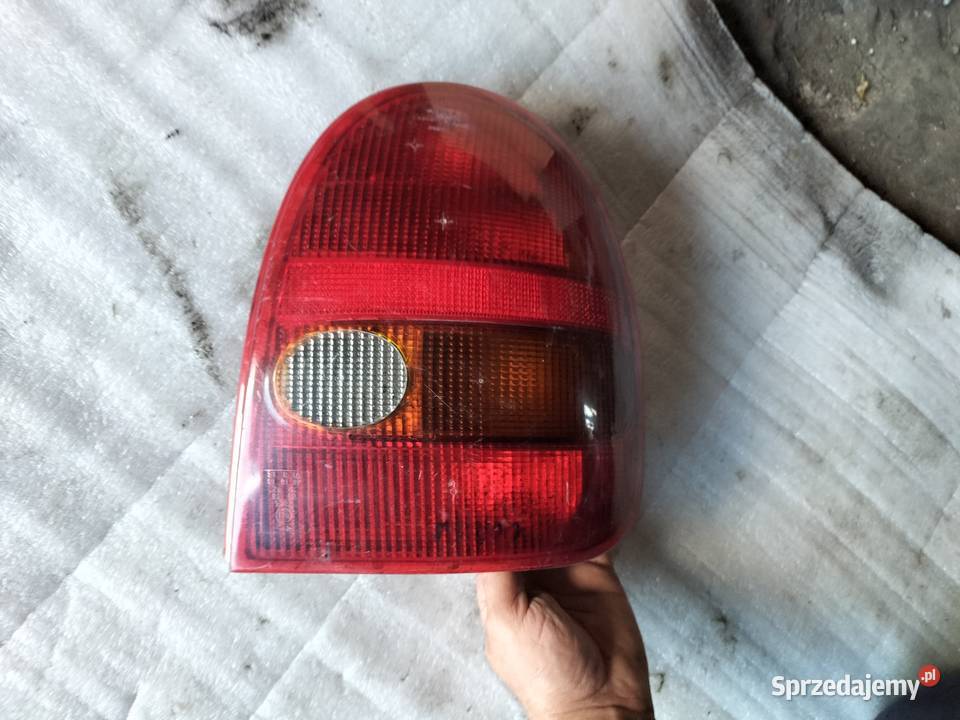 CORSA B LAMPA TYŁ PRAWA Kamień-Kolonia