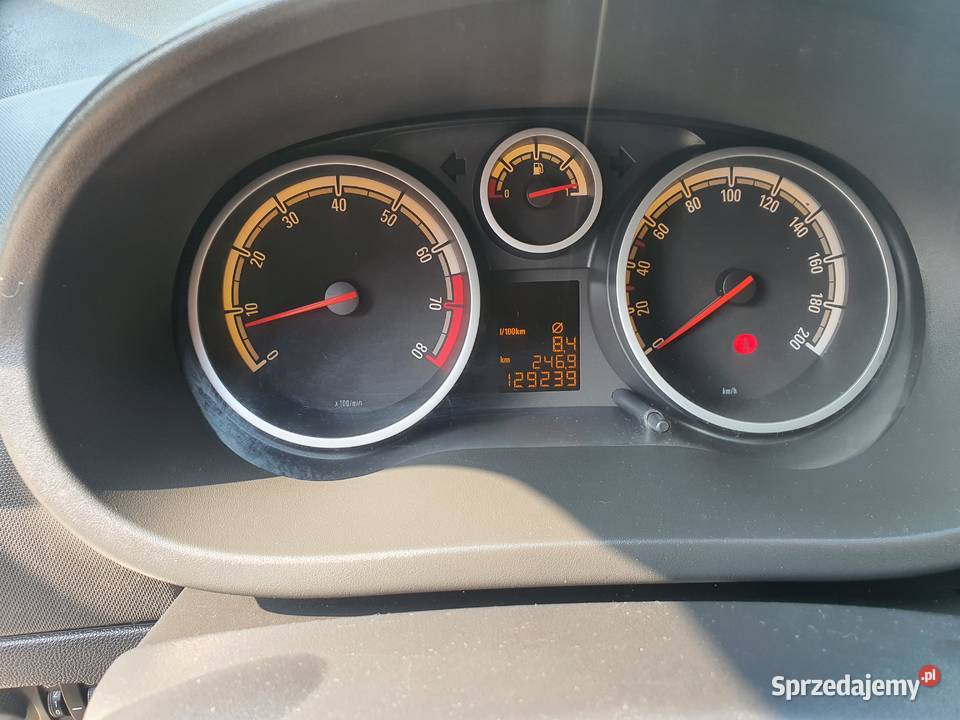 OPEL CORSA 2011 BENZYNA garażowany Corsa Łęg Tarnowski