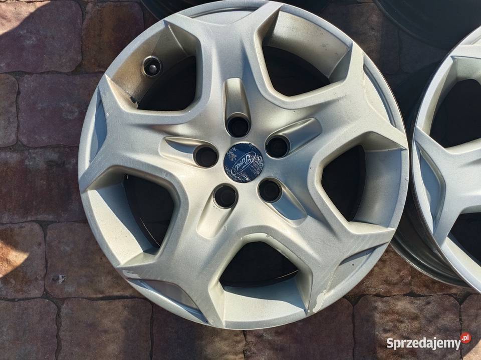 Ford Felgi stalowe z kołpakami strukturalnymi