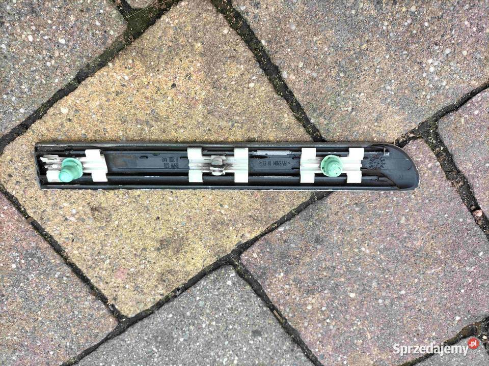 Listwa błotnika przedniego prawego BMW E46 SEDAN Poręba