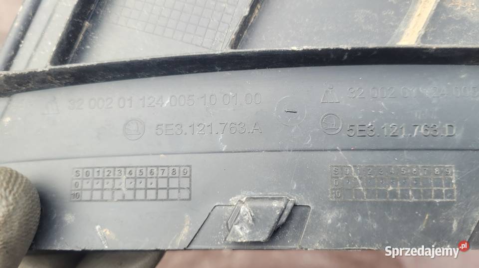 SKODA OCTAVIA IV KIEROWNICA POWIETRZA PRZÓD LEWA śląskie