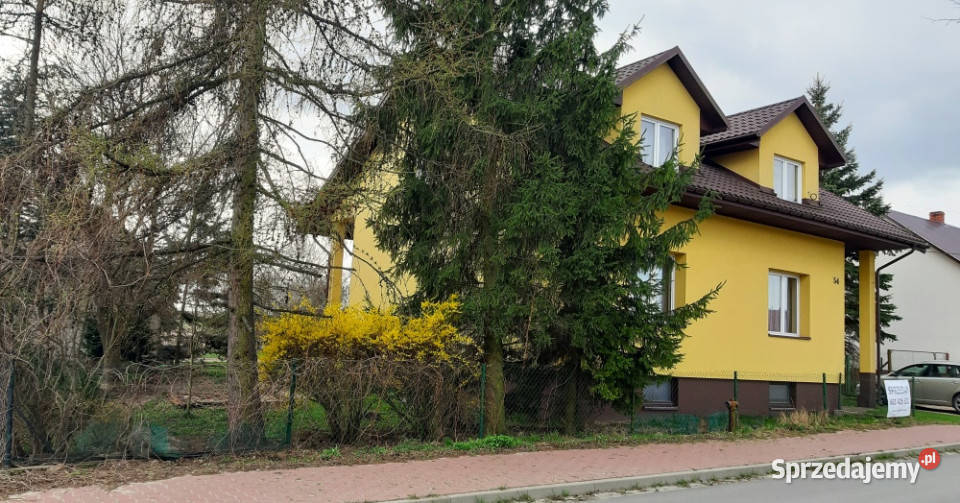 Dom i budynek gospodarczy asfalt Życiny