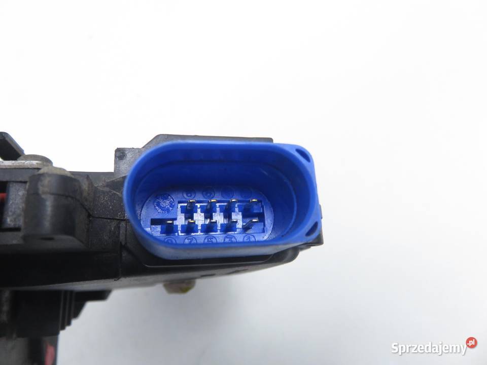 ZAMEK LEWY PRZEDNI AUDI A3 8P1 4E1837015