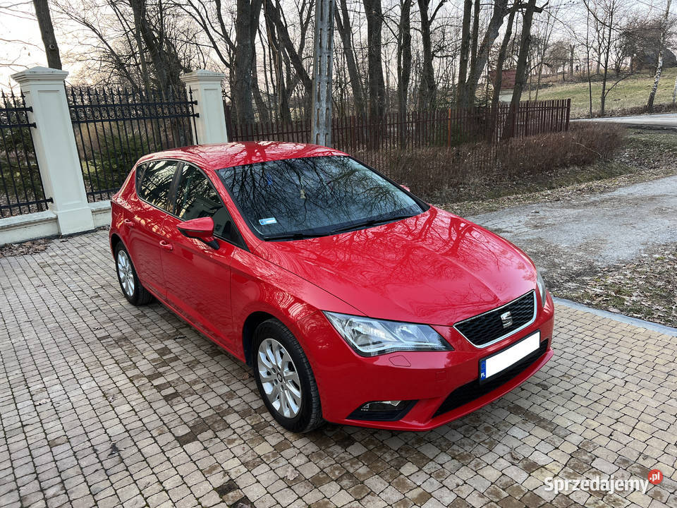 Seat Leon III 16 TDI 105 Hatchback 5D Czerwony garażowany