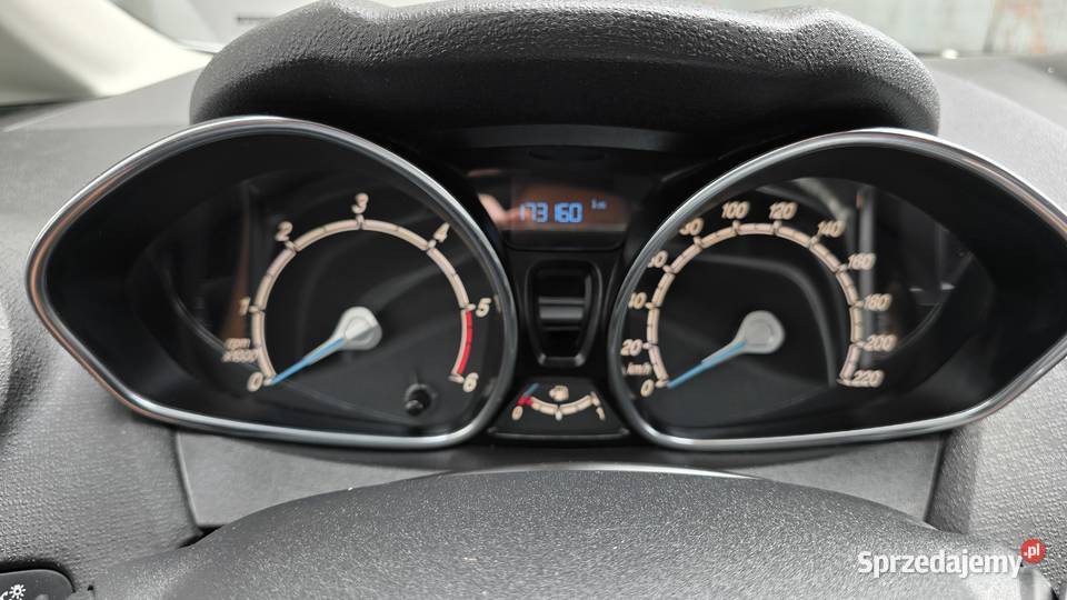 Ford Fiesta 15 TDCi Ambiente 2015r 14 900 PLN opolskie Nowy Świętów