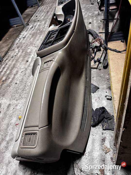 Deska rozdzielcza Chevrolet Tahoe Suburban Rok produkcji 2003 Baranowo