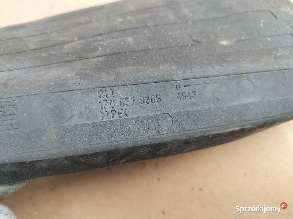 SKODA OCTAVIA II 2 1Z0857938B WKŁADKA GUMA Kamień-Kolonia