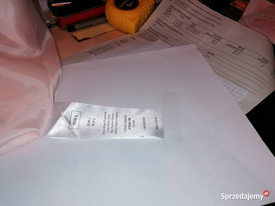 Sukienka w kolorze łososiowym firmy ORSAY z Warszawa