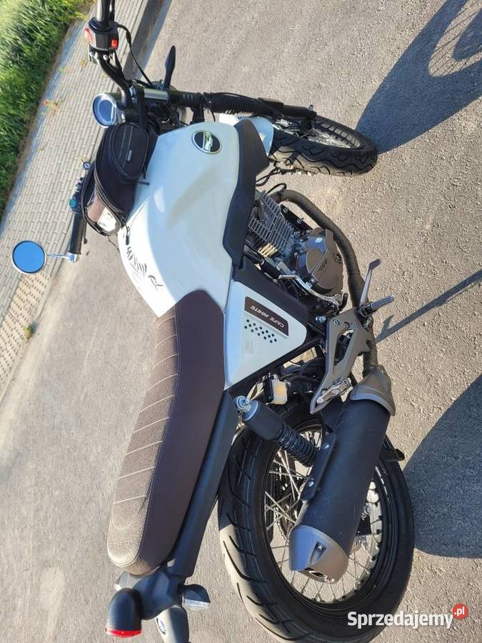 ZIPP CAFE RACER 125 czterosuwowy Piaski