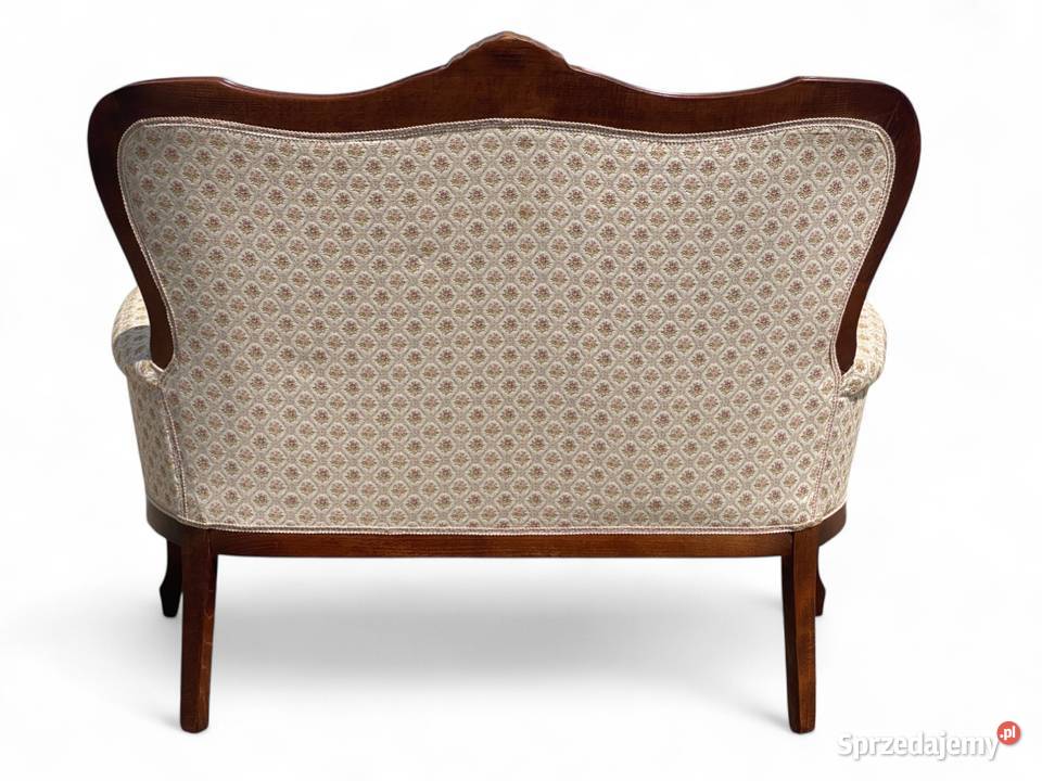 Jasna sofa dwuosobowa w stylu ludwikowskim Gryfice