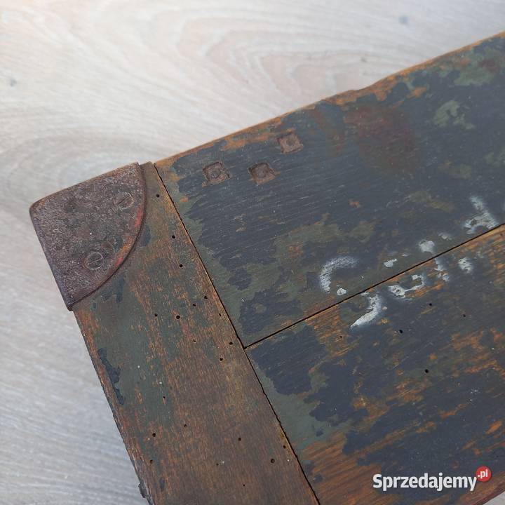Oryginalna niemiecka drewniana skrzynka na Warszawa
