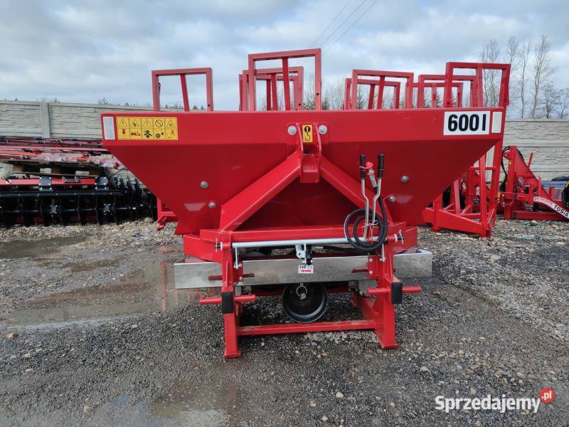 Rozsiewacz nawozu hydraulika STRUMYK TYTAN 18 Rozsiewacze nawozów Gostyń