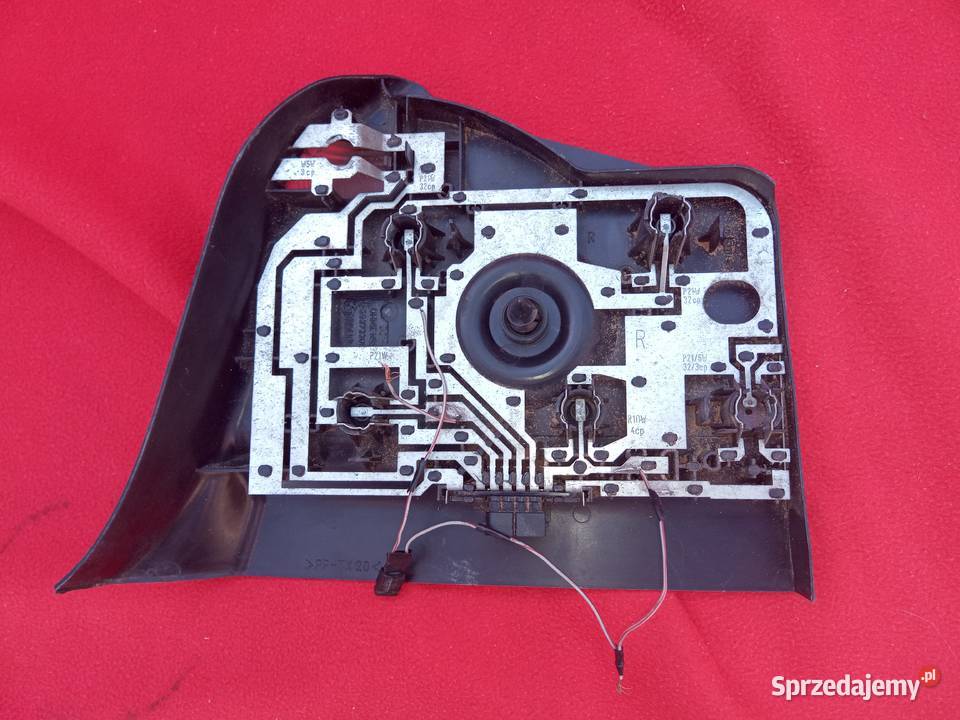 BMW e36 Compact Klapka Bagażnik Prawa Lampy tylne pomorskie Reda