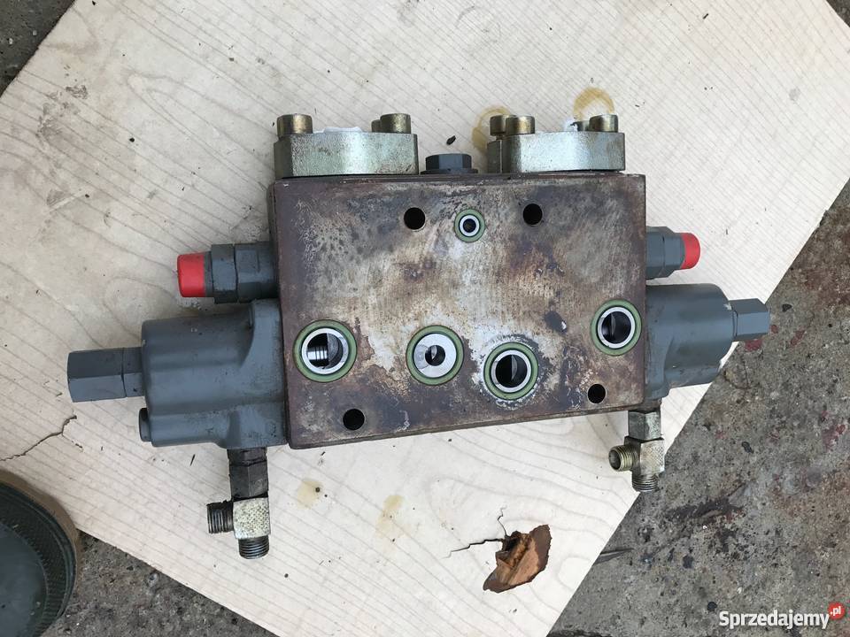 Liebherr r 904c Rozdzielacz glowny