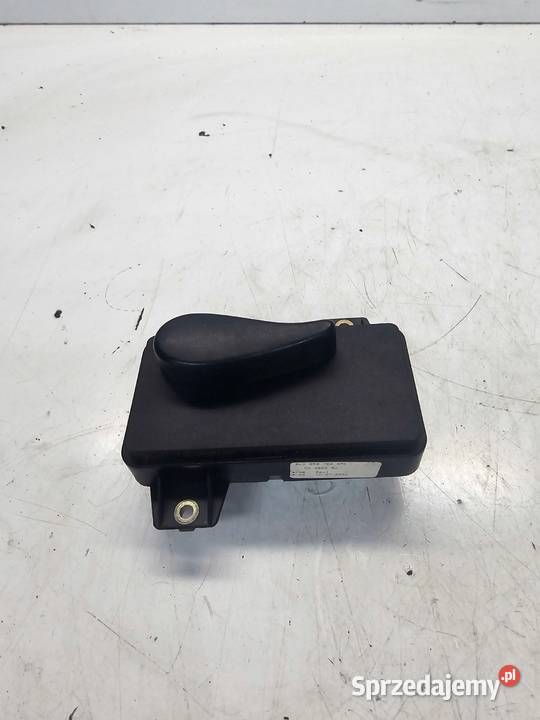 PRZEŁĄCZNIK REGULACJI FOTELA PRAWY AUDI A3 8L Przystajń