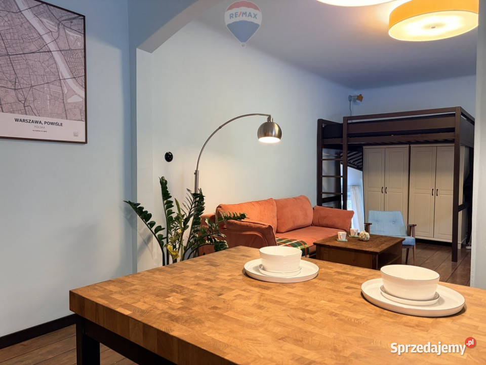 Klimatyczna kawalerka w kamienicy na Powiślu parter Warszawa