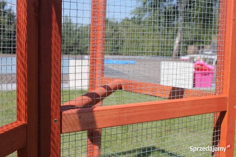 Kurnik kur NICO z wolierą brązowy Trzemeśnia