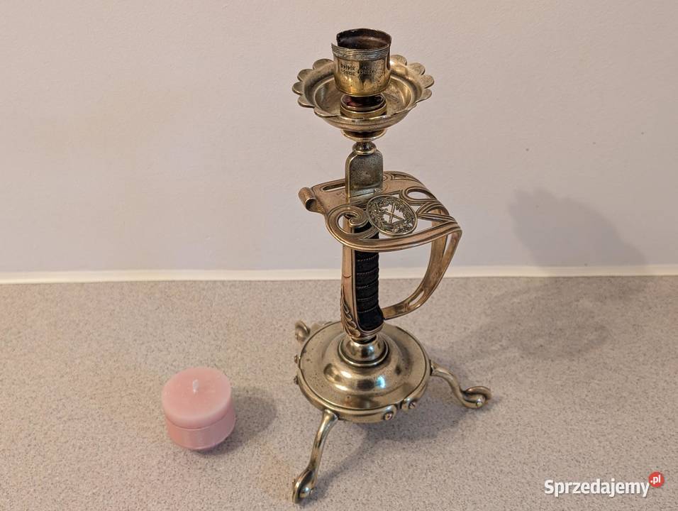 Antyczny mosiężny świecznik Benham Froud z Piła