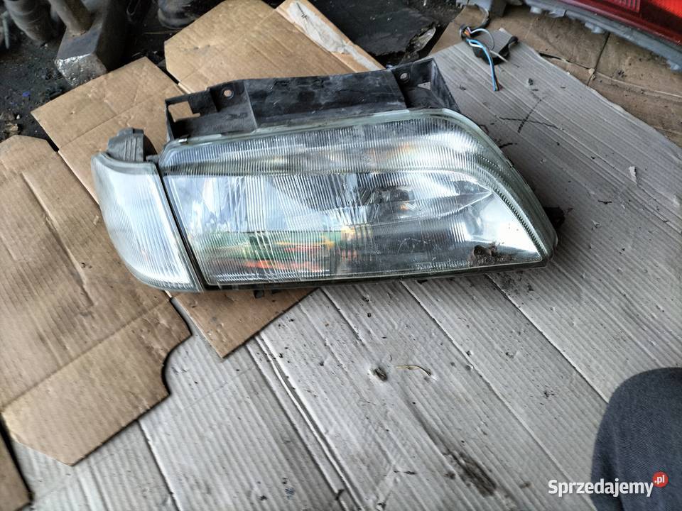 LAMPA PRZÓD PRZEDNIA PRAWA REFLEKTOR