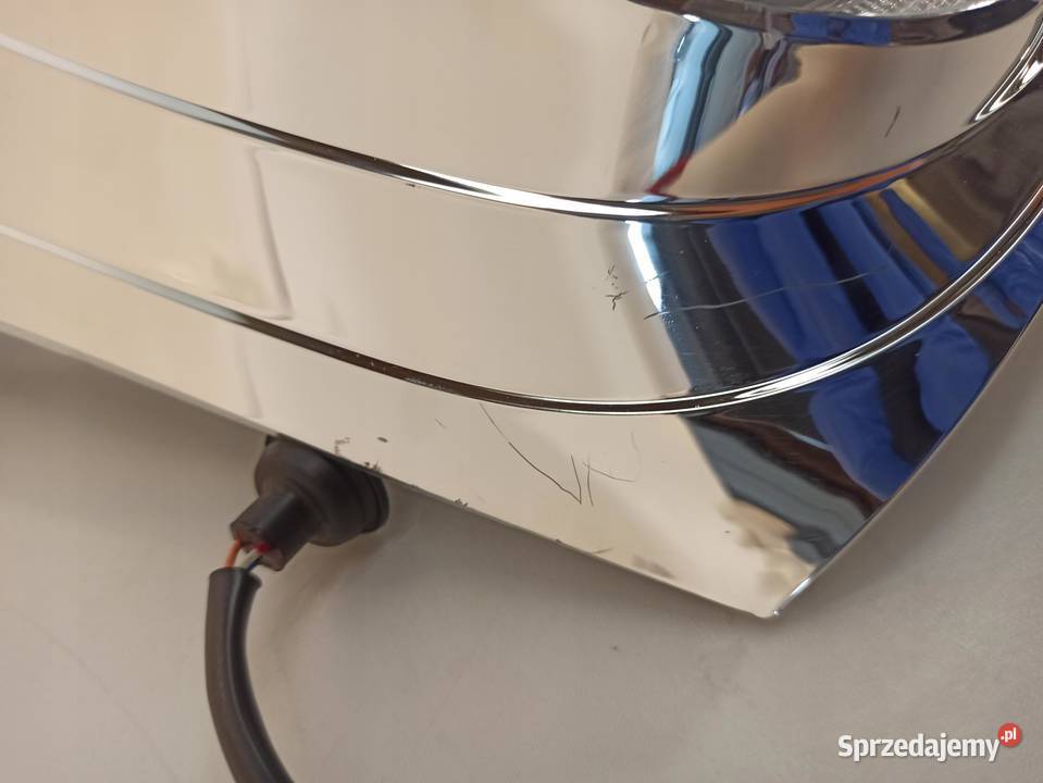 SUZUKI SWIFT MK8 WNĘTRZE RAMKA LAMPY LEWY TYŁ Lampy tylne sprzedam