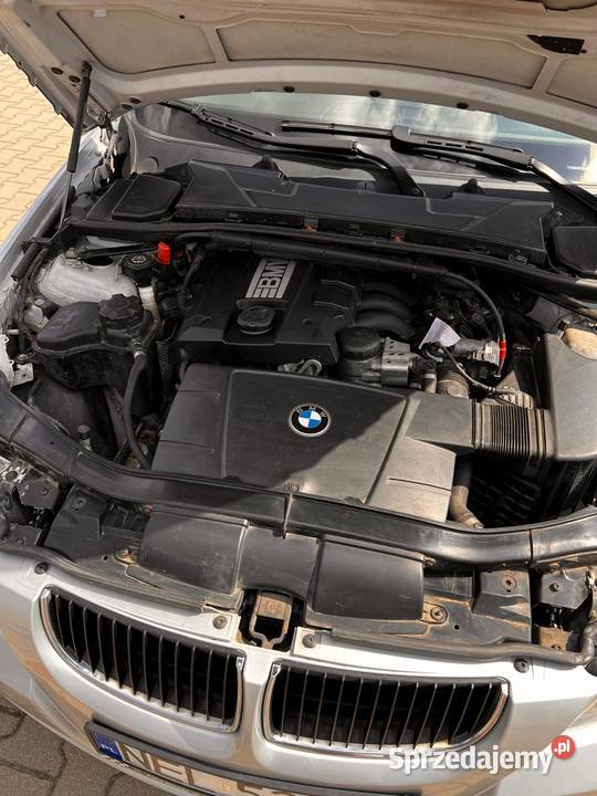 Zadbane BMW E90 318i 2008 r srebrny Białystok