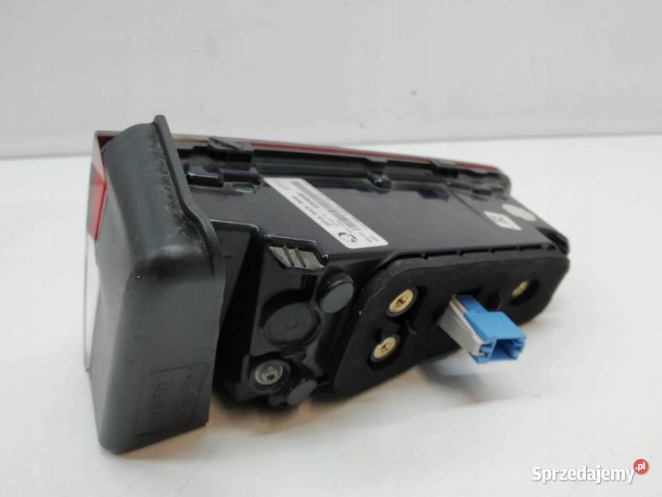 LAMPA TYŁ W KLAPĘ PRAWA HB SEDAN 3P3945308 Skoda świętokrzyskie sprzedam