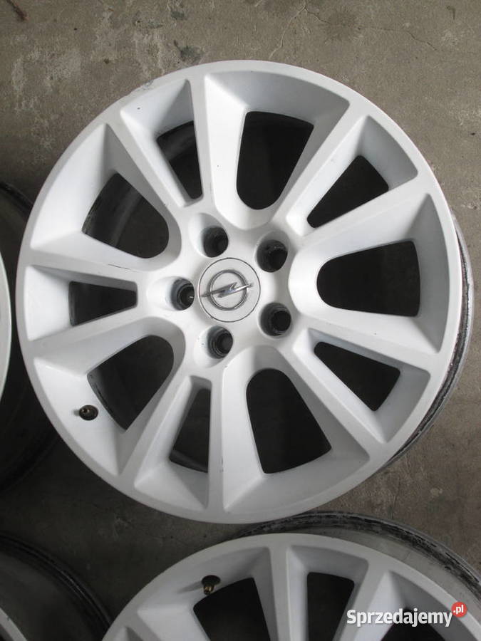 Felgi aluminiowe 5x110x17 Opel białe Średnica 17" lubelskie Tomaszów Lubelski