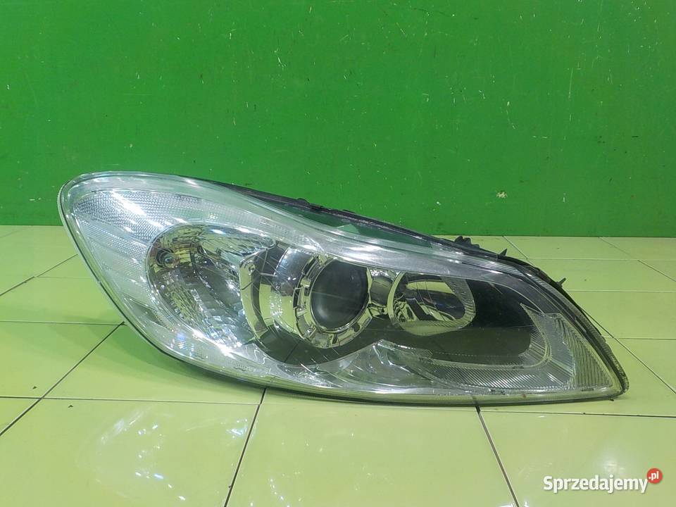 VOLVO C30 LIFT 16 D 10r 3D lampa prawa przod Suków