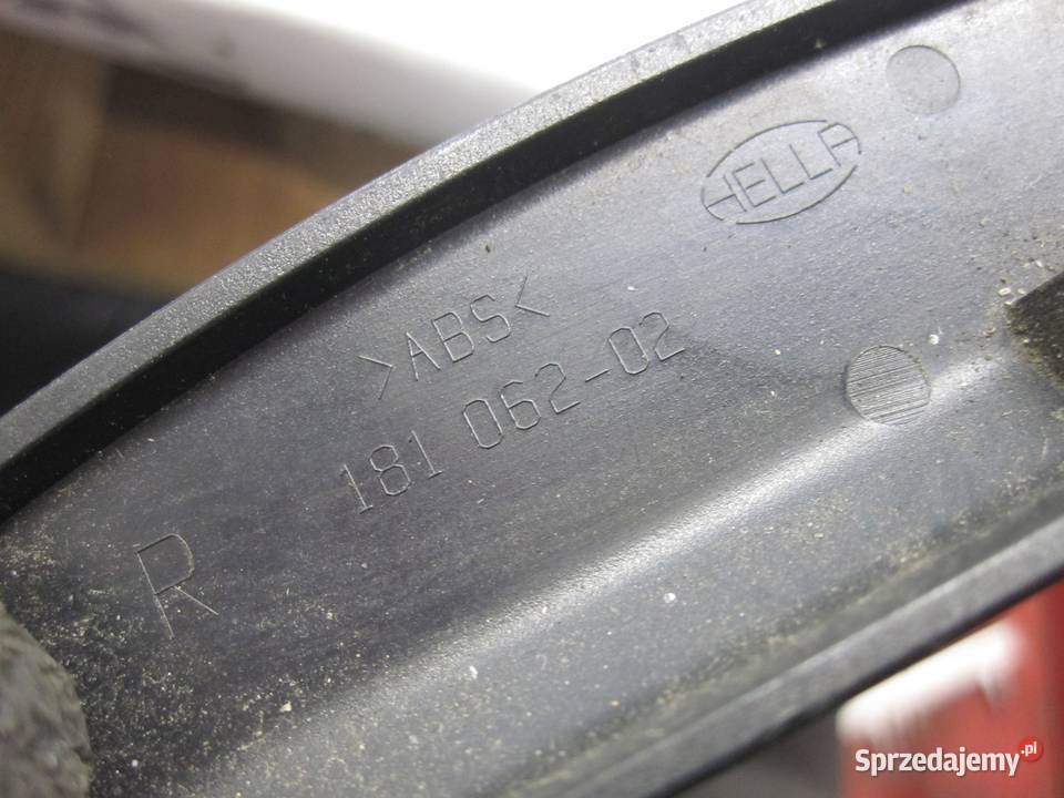 GOLF VI 12r lampa prawa tył w klapie 18106202 sprzedam