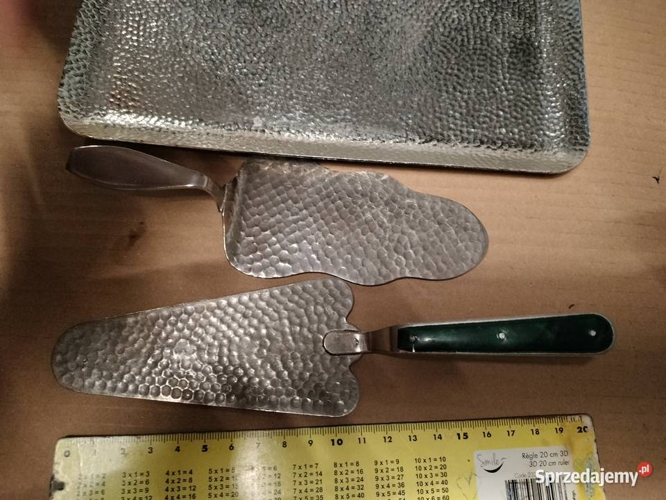 Metalowa tacka i łopatki do ciasta młotkowane