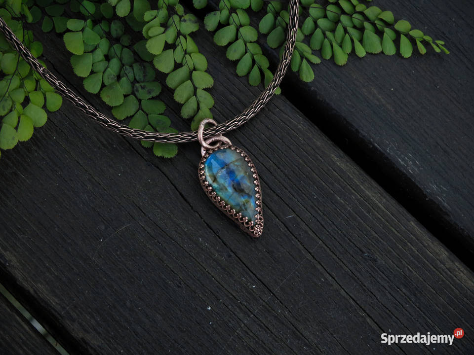 Miedziany wisiorek z labradorytem Wieliczka