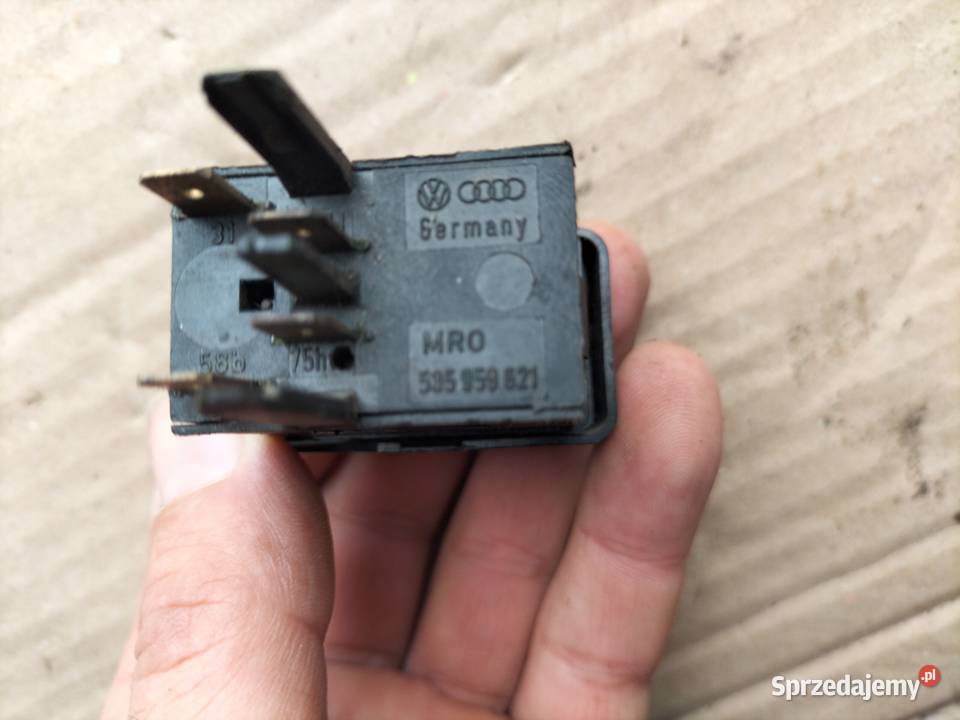 WŁĄCZNIK OGRZEWANIA SZYBY TYŁ PASSAT B3 Kamień-Kolonia