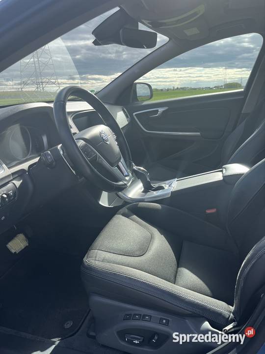 Sprzedam Volvo v 60 w stanie idealnym Kombi V60 sprzedam