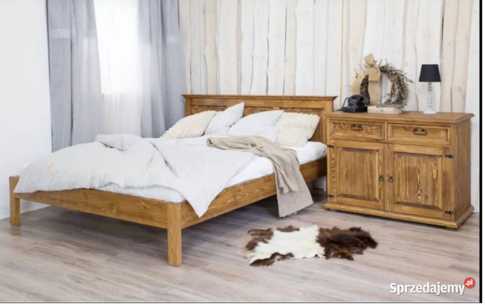 Drewniane łóżko małżeńskie w stylu rustykalnym, sosnowe