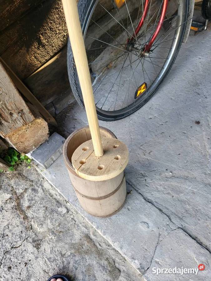 Stara zabytkowa drewniana masielnica Teodorówka