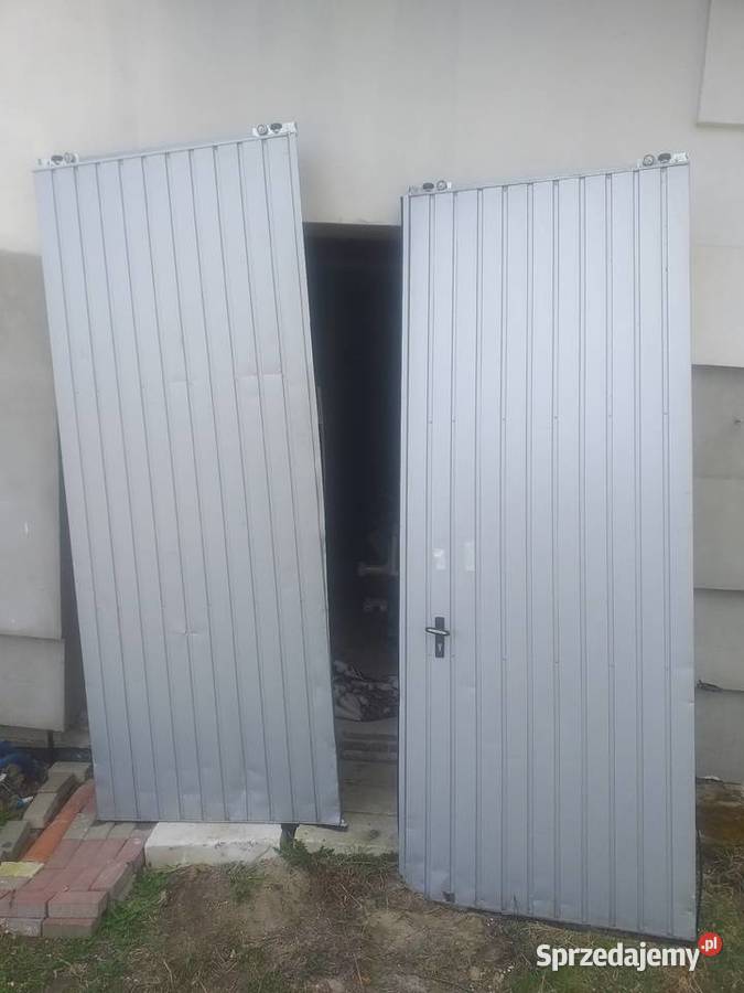 Bramą garażową Wiśniowski 3x23 Ogrodzenia i bramy wielkopolskie Kórnik