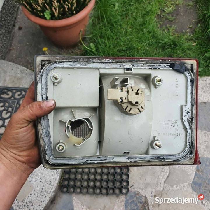 Lampa tylna lewa w klapę Audi 80 B4 sedan 9094 Oświetlenie Kraków