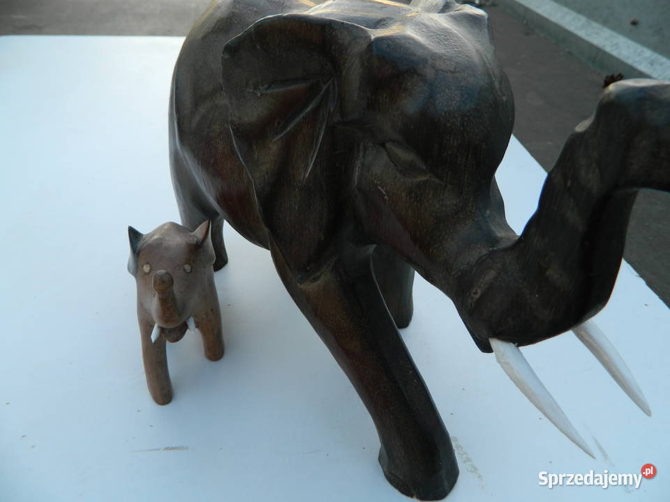 rzeżba słonia rodzina słoni drewniany słoń Charzyno