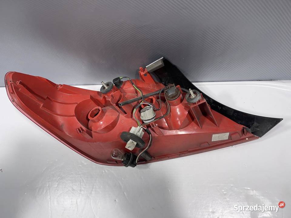 PEUGEOT 407 COUPE PRAWA LAMPA TYŁ KOMPLETNA Oświetlenie