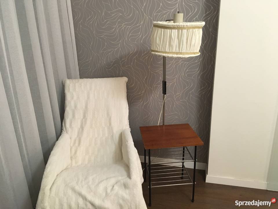 Lampa PRL ze stolikiem i gazetnikiem podłogowa 44cm Poznań