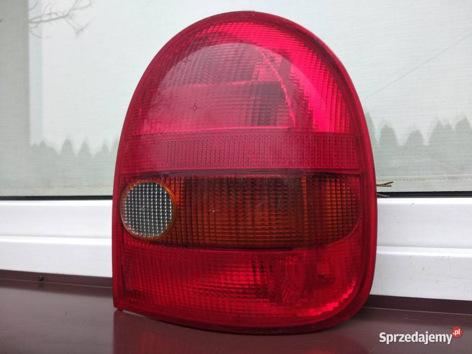 Opel Corsa B 3d lampa tyłtylna prawa wkład osobowe sprzedam
