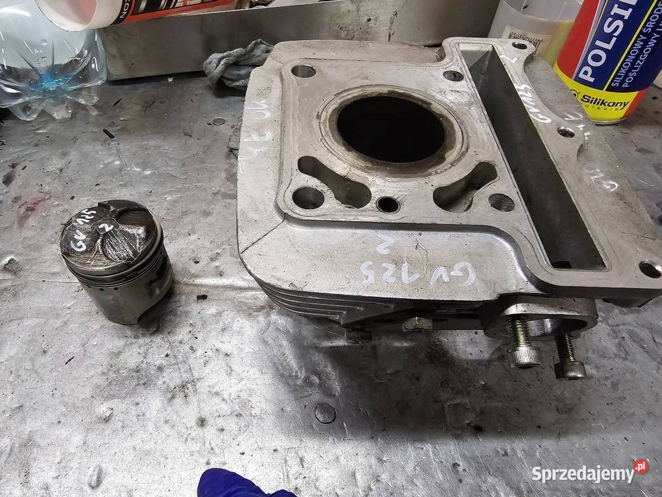 Hyosung gv125 cylinder tył tylny tylni aquila GV Jelenia Góra