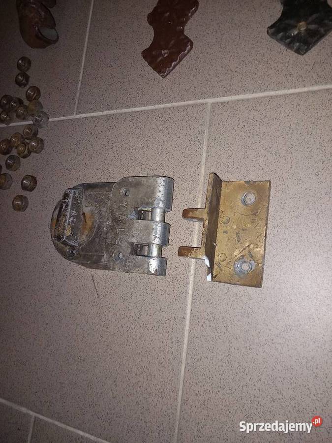 Zawiasy kute szyldy klamka zamek