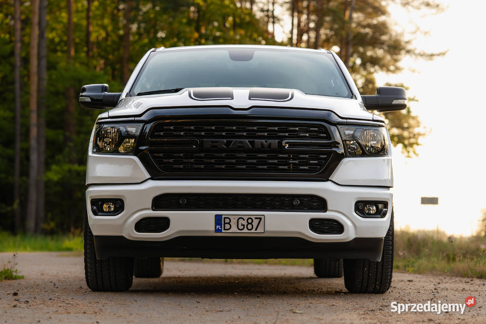 RAM 1500 57 HEMI 4X4 MAŁY PRZEBIEG LPG Łapy sprzedam