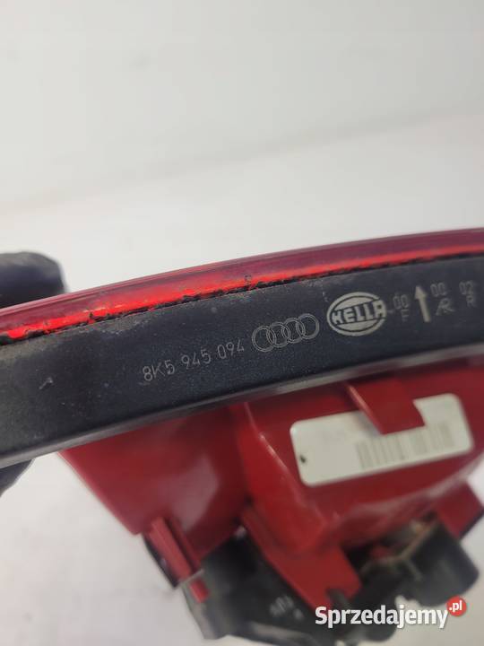 LAMPA PRAWY TYŁ W KLAPE AUDI A4 B8 SEDA Przystajń