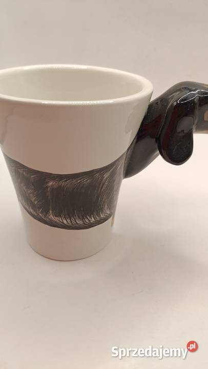 Figurka kubek pies jamnik w budzie